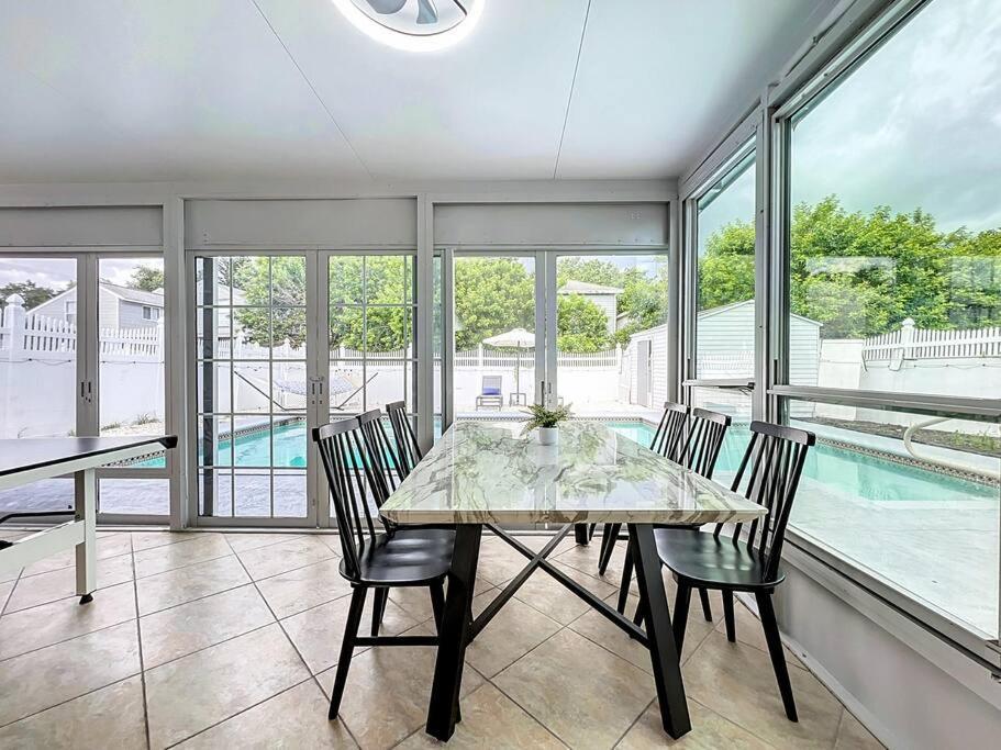 Poolside Paradise Near Siesta Key Beach サラソータ エクステリア 写真