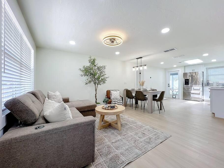 Poolside Paradise Near Siesta Key Beach サラソータ エクステリア 写真