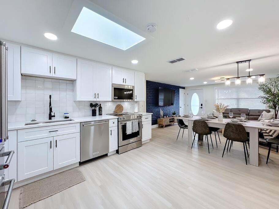Poolside Paradise Near Siesta Key Beach サラソータ エクステリア 写真