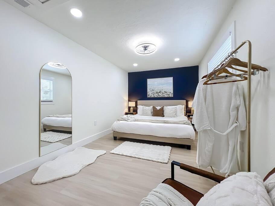 Poolside Paradise Near Siesta Key Beach サラソータ エクステリア 写真