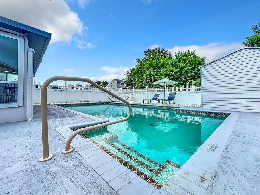 Poolside Paradise Near Siesta Key Beach サラソータ エクステリア 写真