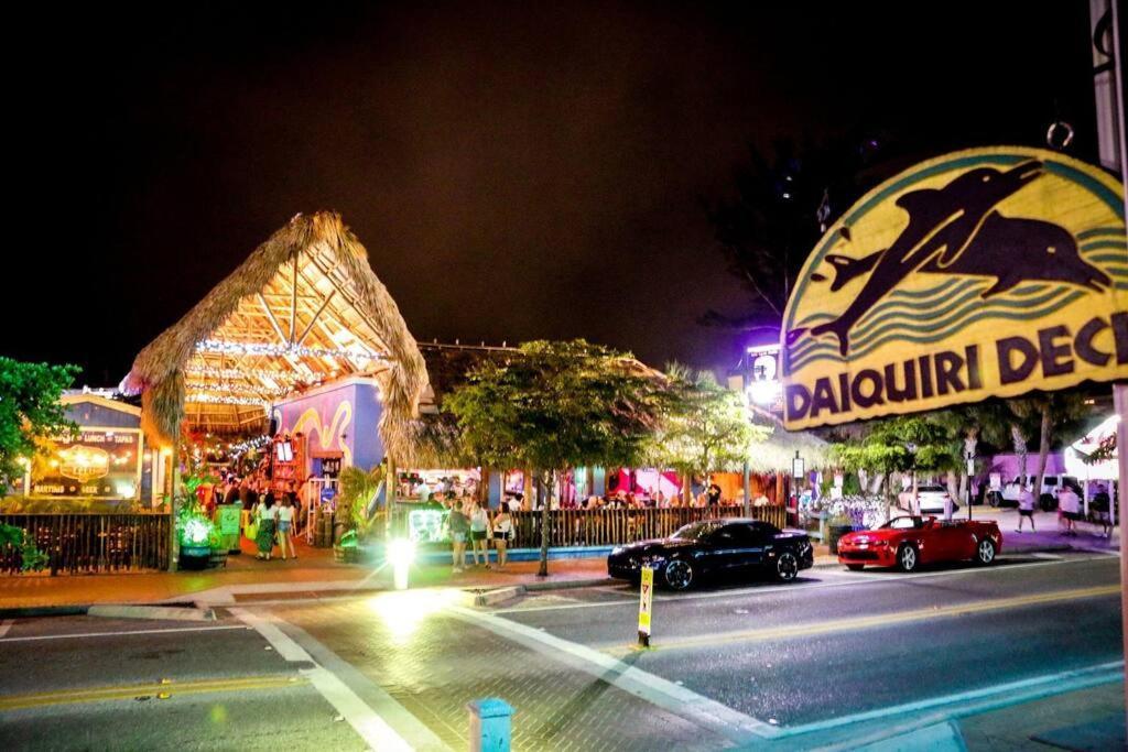 Poolside Paradise Near Siesta Key Beach サラソータ エクステリア 写真