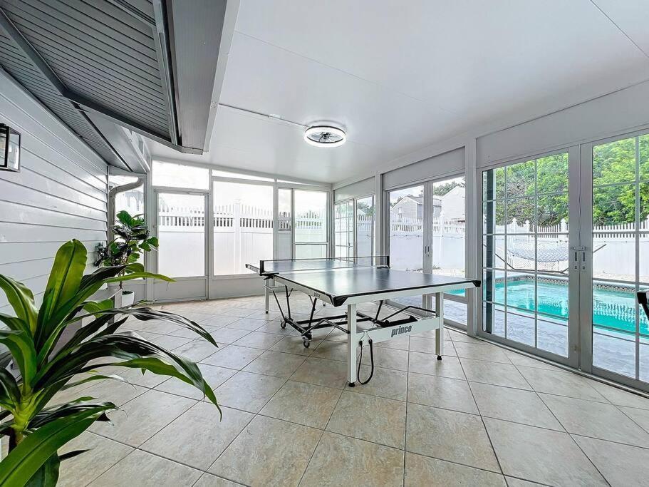 Poolside Paradise Near Siesta Key Beach サラソータ エクステリア 写真